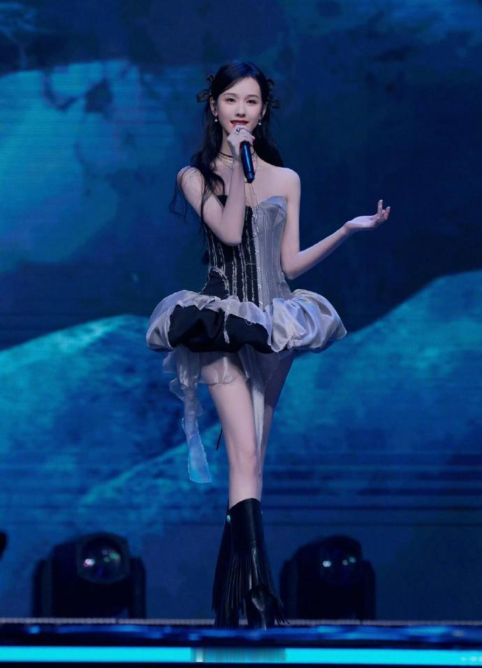 Jisoo陈都灵winter朴志效撞衫谁懂同款不同感的快乐！同一条裙子在Jis
