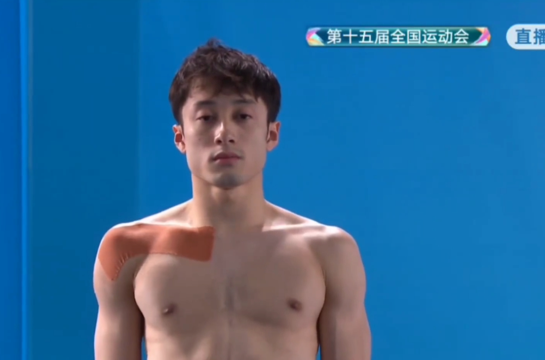 曹缘跳水男子个人全能银牌11月5日，第十五届全运会跳水项目男子个人全能决赛，