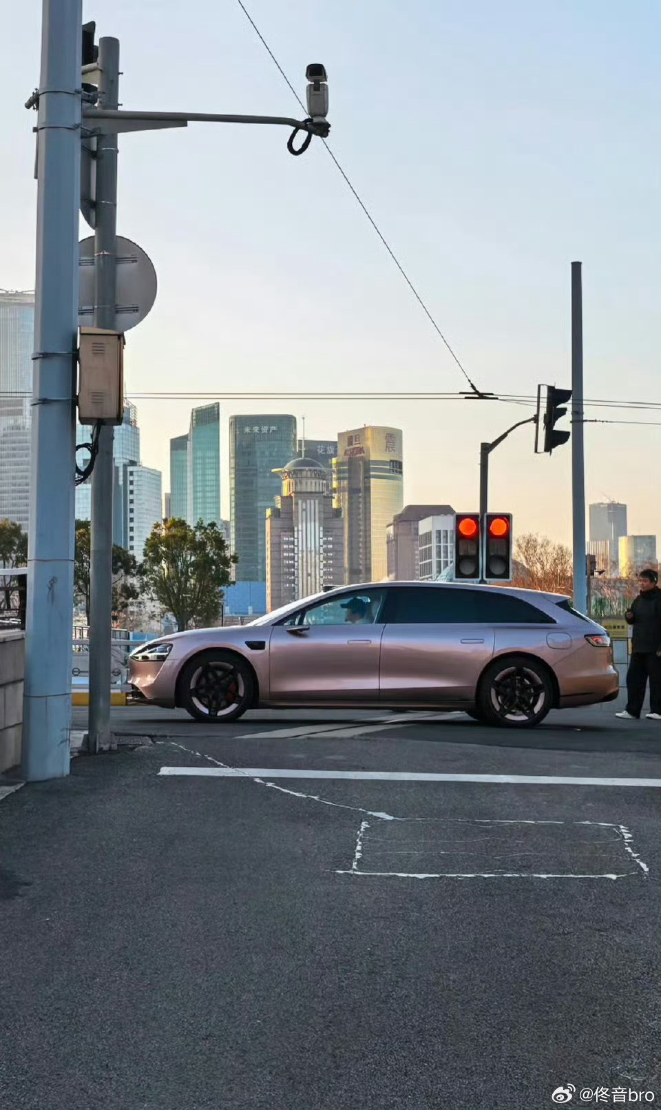 享界S9T加了个新的颜色，官方下场调色以后贴膜改色会不会不好干了大v聊车享界s9