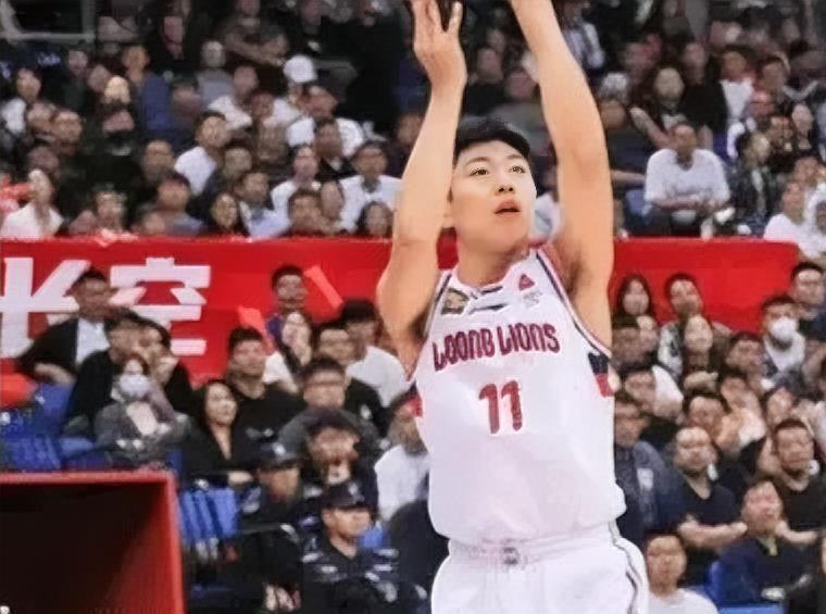 脸都不要了[捂脸哭]，广州93-98不敌天津，这3位球员必须为输球负责！1.