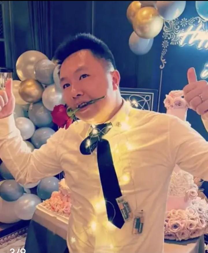 蔡天凤与现任丈夫恩爱瞬间，她丈夫看起来还挺懂得浪漫的，她也是个会享受爱情的人，就