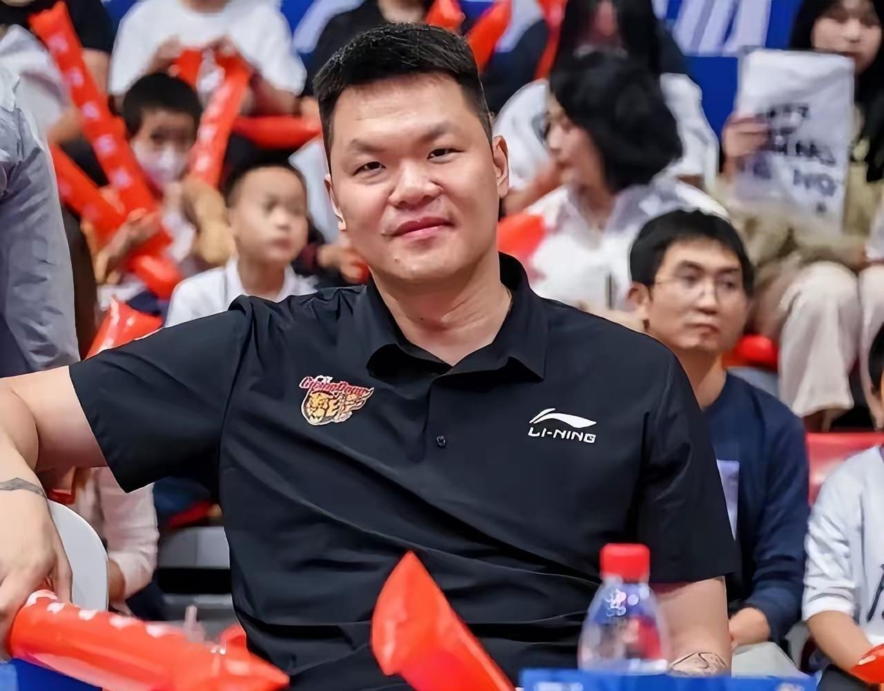 朱芳雨开会怒批！广东男篮不仅在主场40分输给上海男篮，而且一度落后对手多达51