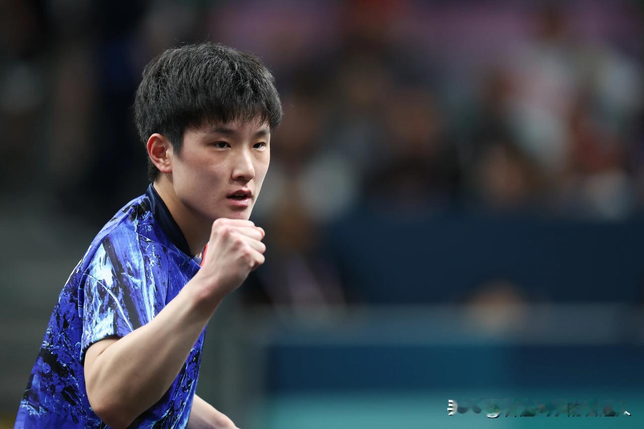 很多人以为追星只是娱乐，看动漫只是消遣。错了！真相是日本右翼正在通过“造神”，实