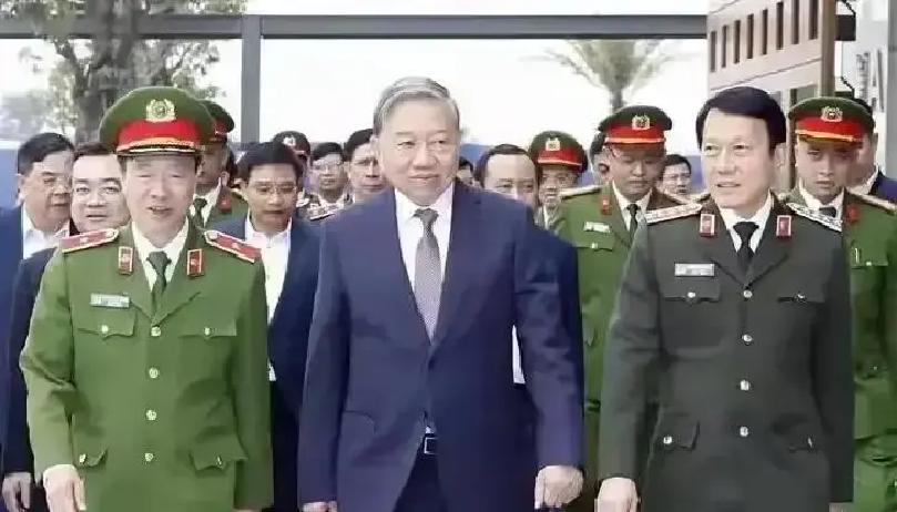 越南一声令下，Netflix上的《骄阳似我》瞬间下线。理由？片头地图里画了九段线