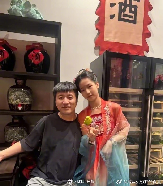 张雪峰女儿发声了3月26日，主持人沈南发视频悼念张雪峰。张雪峰女儿张姩菡Ell