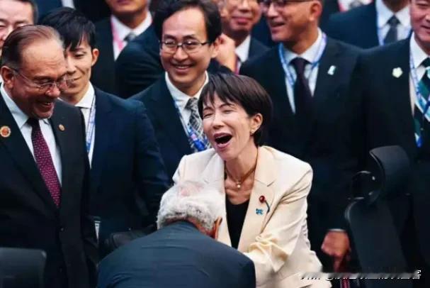 毛泽东主席当年说过一个很精准的观点：近代以来，日本之所以敢屡次发动侵华战争，是因