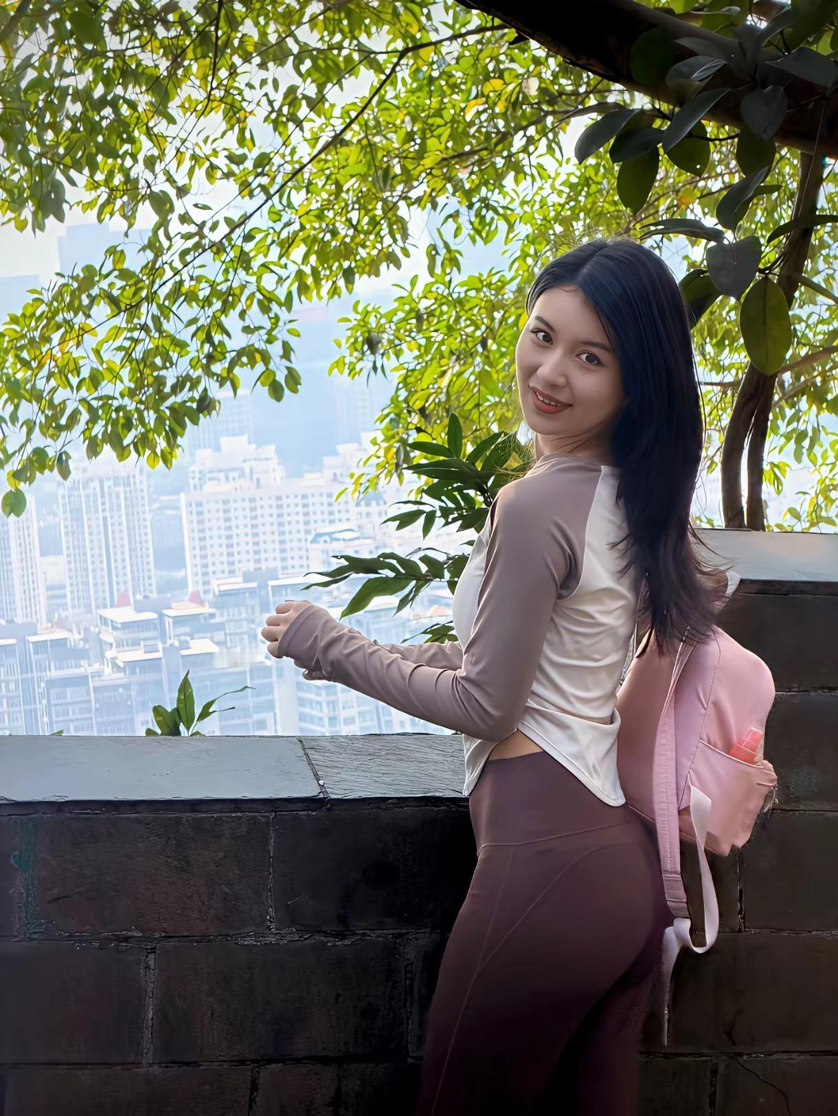 每逢佳节胖三斤，不存在的，锻炼自律，少吃饭迈开腿，锻炼身体，爱运动爱生活，爱自己