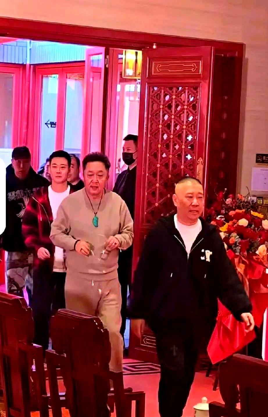 德云社后台真乱？郭德纲的“爱徒”栾云平，管着几百号人，竟当众泪崩，说自己16年里