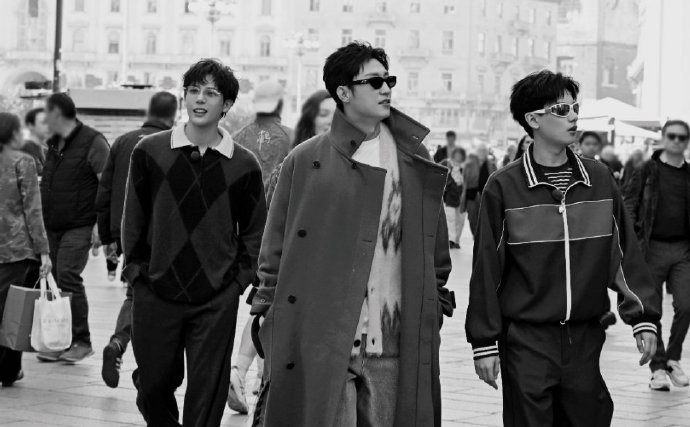 王安宇米兰路透王安宇卷毛羽绒服look王安宇卷毛羽绒服look，王安宇米兰路