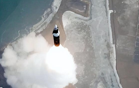 朝鲜最近又在悄悄搞大事了，据韩媒爆料，朝鲜从平壤附近往东部海域发射一枚不明发射体