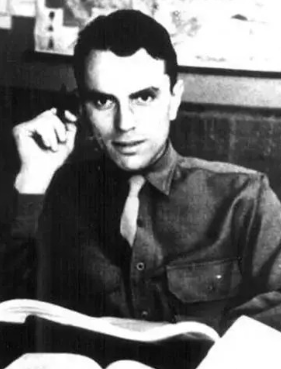 1945年的昆明，12岁的中国小女孩被美国士兵开车撞死，却只赔偿了26美元。女孩