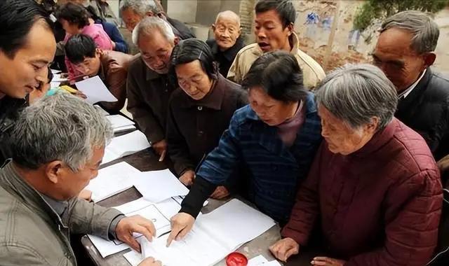 定了！人社部正式发文，7月1日全国落地，在职、退休人员都受益你发现没，小区保