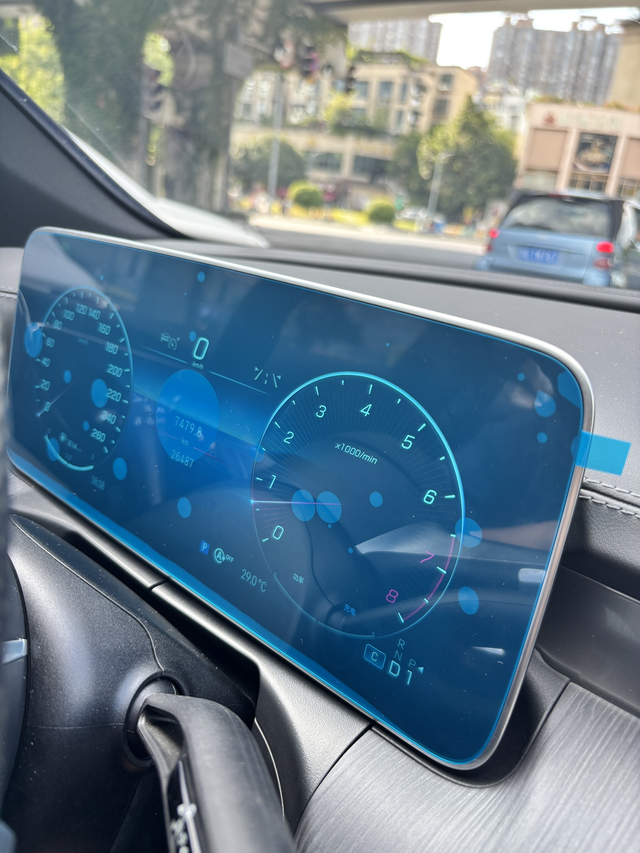 23款C260L屏幕脱胶及解决过程先说结论，过程并不和谐，一开始因为想着快到3