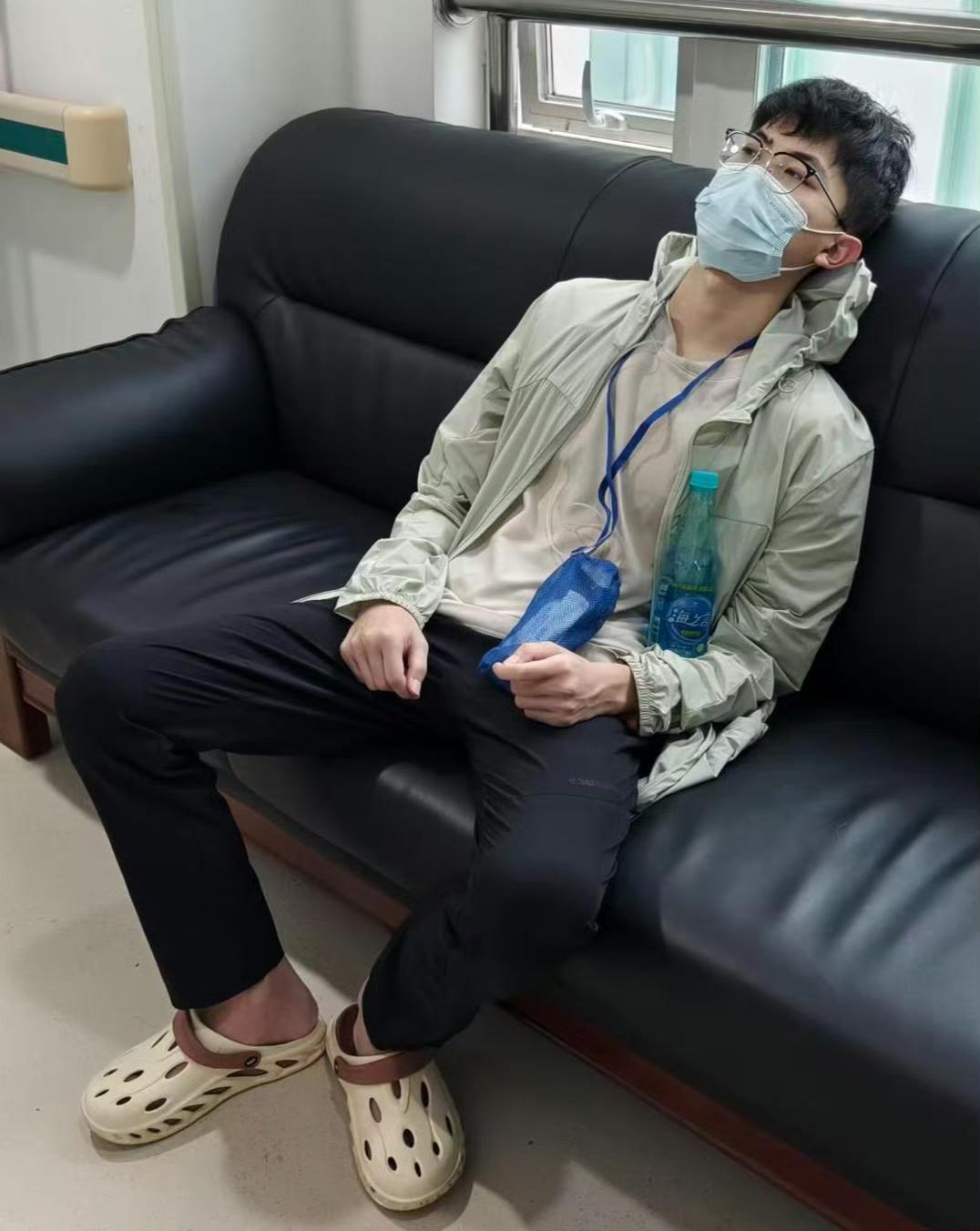 云南大山里走出来的23岁小伙张睿，拼了16年圆梦中山大学直博，本该朝着学术理想大