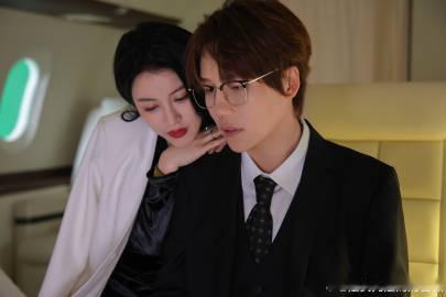 薄永霞终于学会如何和李嘉格相处了，这次拍短剧她也像梁爱群一样不断给女儿上价值，鼓