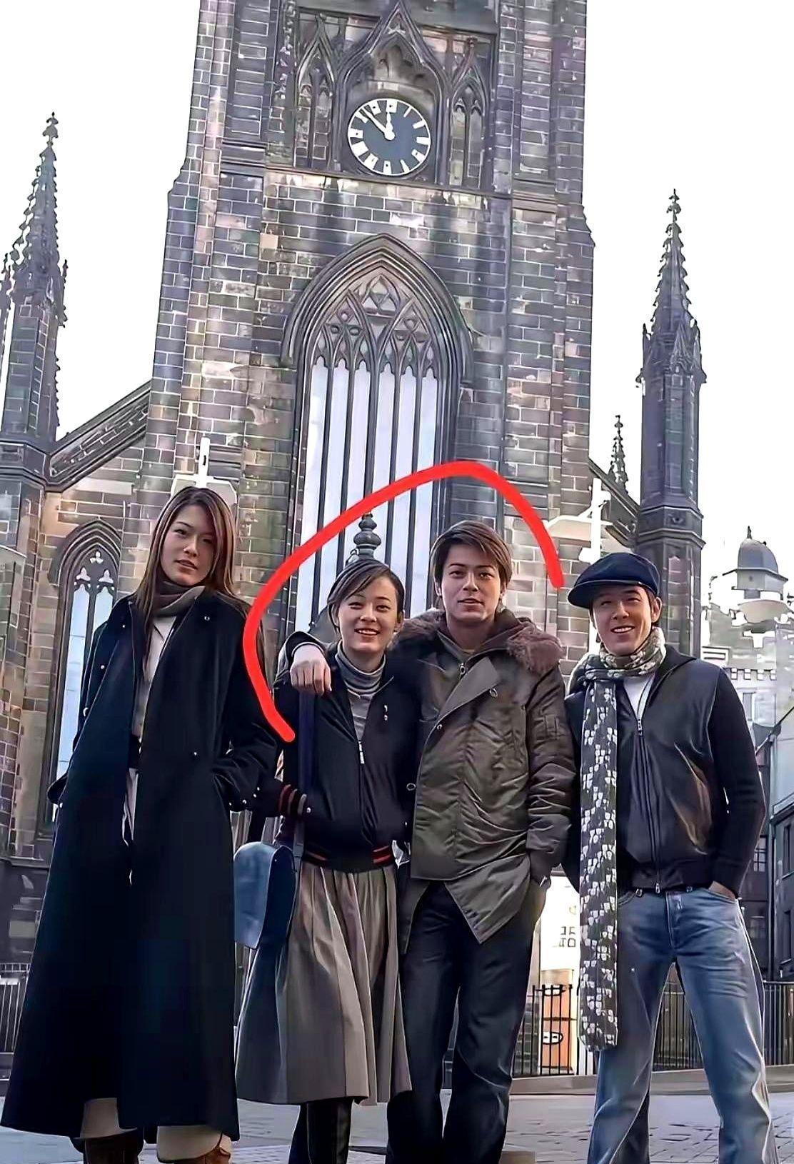 看到这张旧照，我沉默了。霍建华和孙俪，这俩人年轻时的颜值，简直是颜霸级别的存在