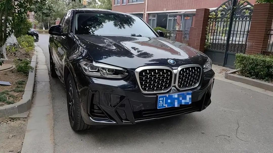 江苏镇江，男子花44.8万提了辆宝马X4，然而，他才开了1年多，仅行驶2万公里，