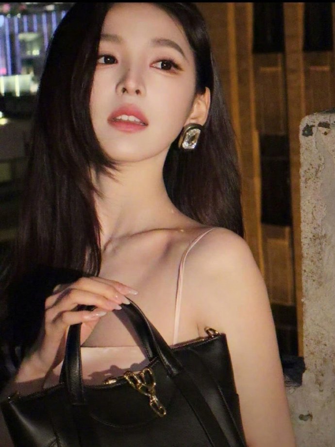 章若楠这张脸直接杀疯了！姐姐的颜值真的美到封神，这造型简直是为她量身打造的，眉眼