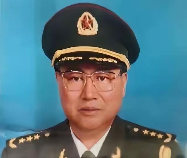 从未参加过战争，从未当过军事主官，1960年至1981年，他先后在驻东德、西德大