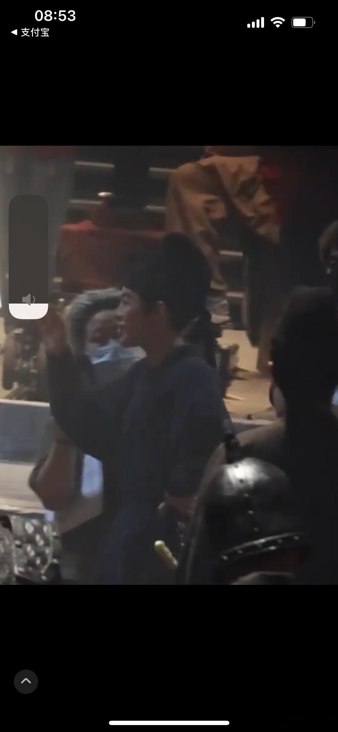 #陈丽君祝姑娘路透#《祝姑娘》正式在横店开机，片场首批路透画面，流出瞬间刷屏全网。这是陈丽君跨界影视