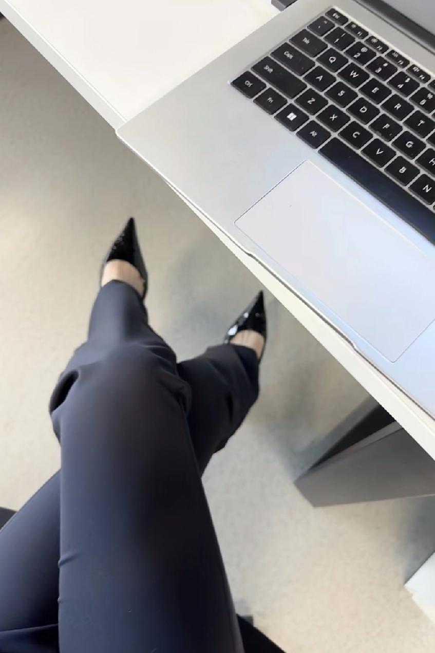 奉劝各位女同志一句，最好别找太顾孩子的老公！理由很简单，太粘人了！从过了年到现