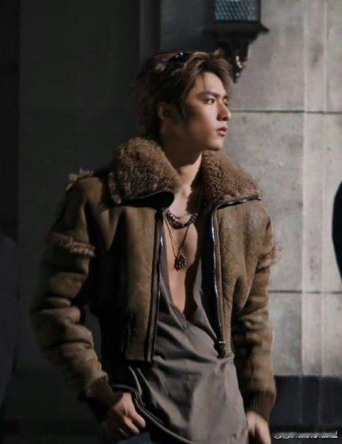 妈呀；刘耀文哥哥这胸肌真的好明显！｜刘耀文