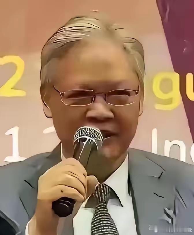 答案如果是肯定的，那就太可怕了。底下评论炸了锅：“这不就是印度人吗？”有的说他是