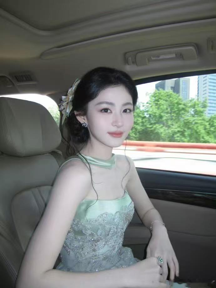 赵晴年度文化魅力人物荧幕古风氛围感天花板，一颦一笑尽显东方美学，从汉服圈走到影视