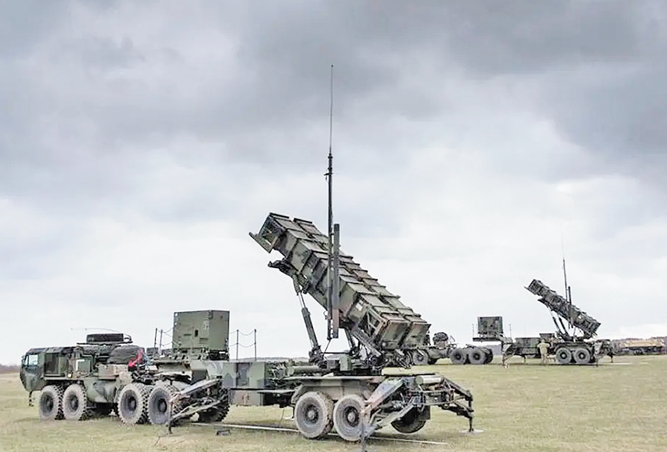 美军三架战机被击落 疑云重重