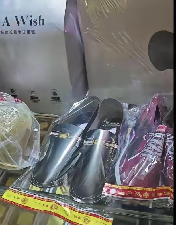 谁能想到第一双合脚的鞋是以这种撕心裂肺的方式送到他手上生前被天价合约捆