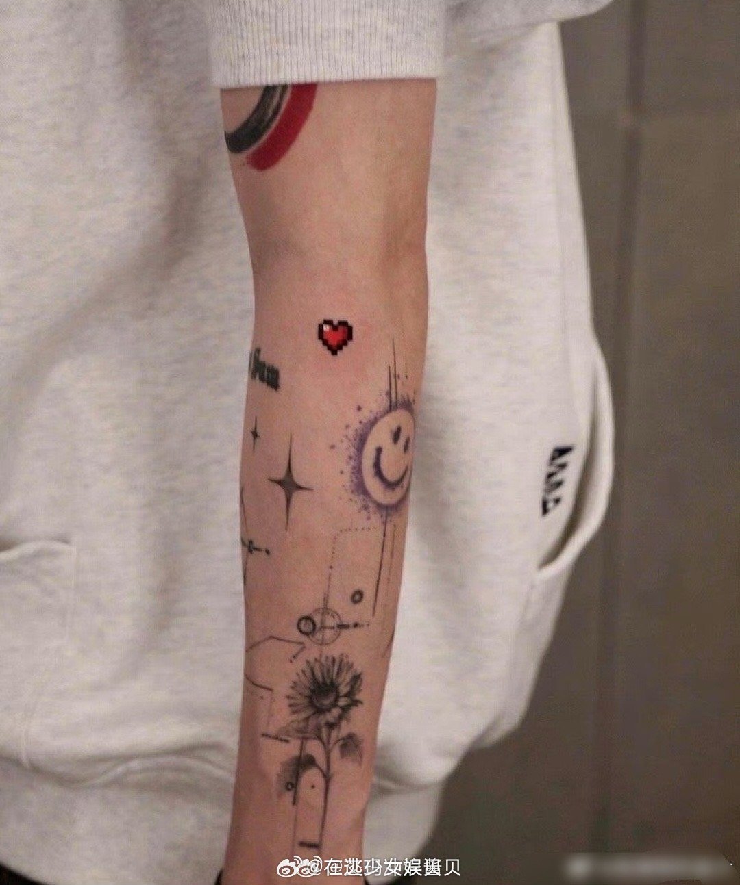 鹿晗的纹身，如果他不是明星，这样的在我们村妥妥街溜子，连老婆都找不到