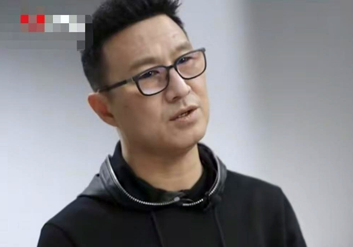 汪峰，我发现他身上有一个问题，一开始是我觉得他很渣，可是，现在我突然觉得