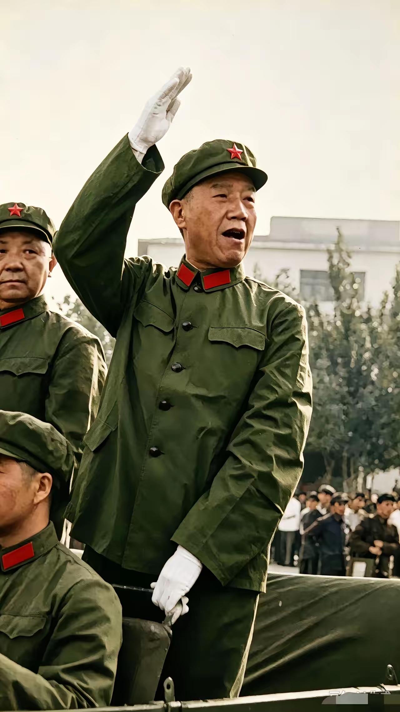 曾经担任徐向前的警卫员，39岁成为将军，1969年，53岁的他，作为前线总指挥，