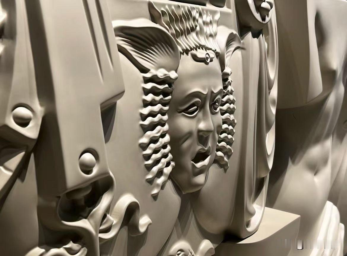 早上刷到楼市的消息，上海、北京这些核心城市的二手房，成交量确实涨了，身边也有朋友