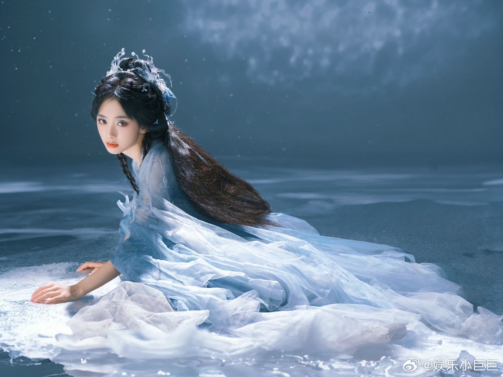 王影璐神女级别王影璐你是懂怎么拍神女写真的！这组雪域大片里，她站在茫茫雪原中，