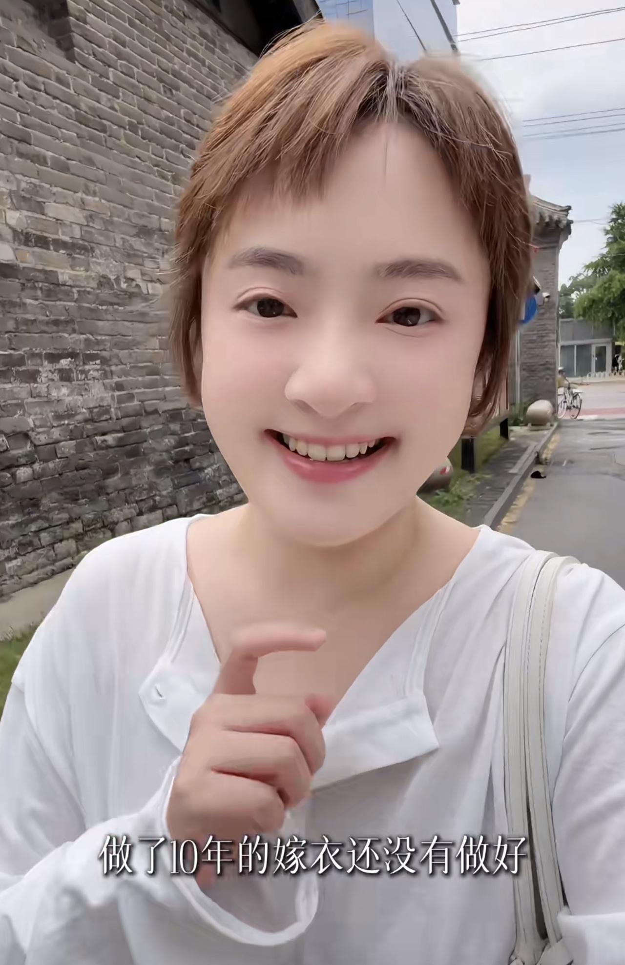 开眼了！33岁演员孙铱晒婚服，刺绣精致做了十年还没做完，引热议。9月30日，