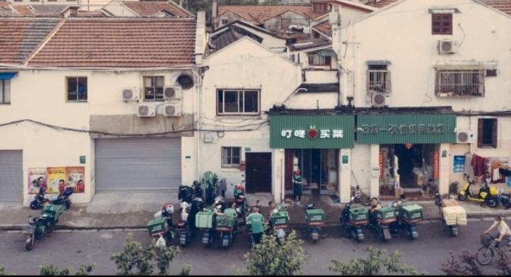 叮咚买菜梁老板创业史，每一次都能全身而退。2003年，梁昌霖创立“妈妈帮”，