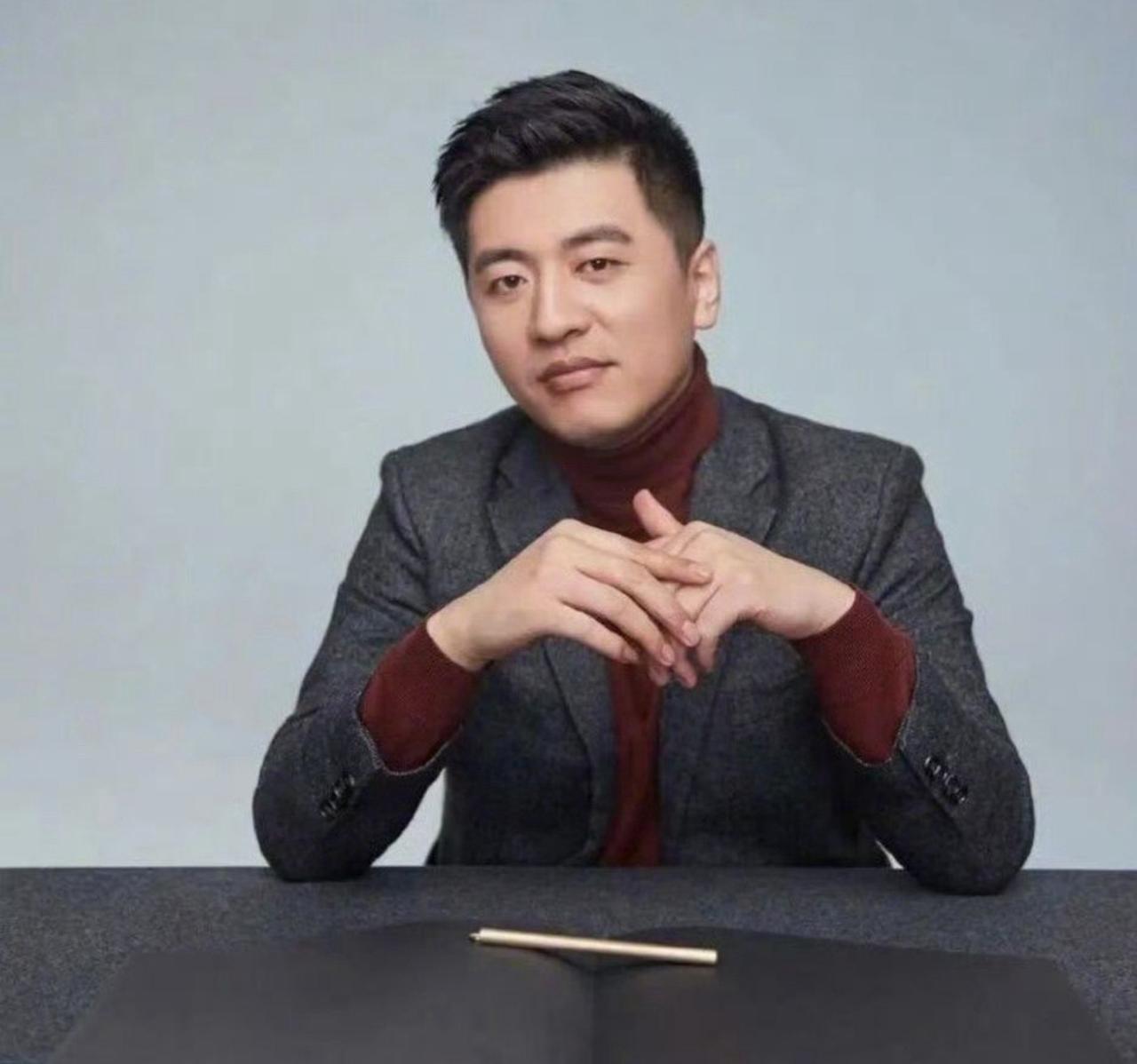 谁知道张雪峰出什么事了。怎么忽然一夜之间所有的账号都不能关注了，并且微博上还提