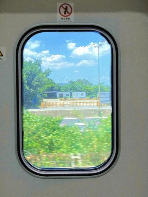 乡愁是个伪命题？——节目里，贾章柯说，“自从有了高速公路，乡村变得抽象起来。过