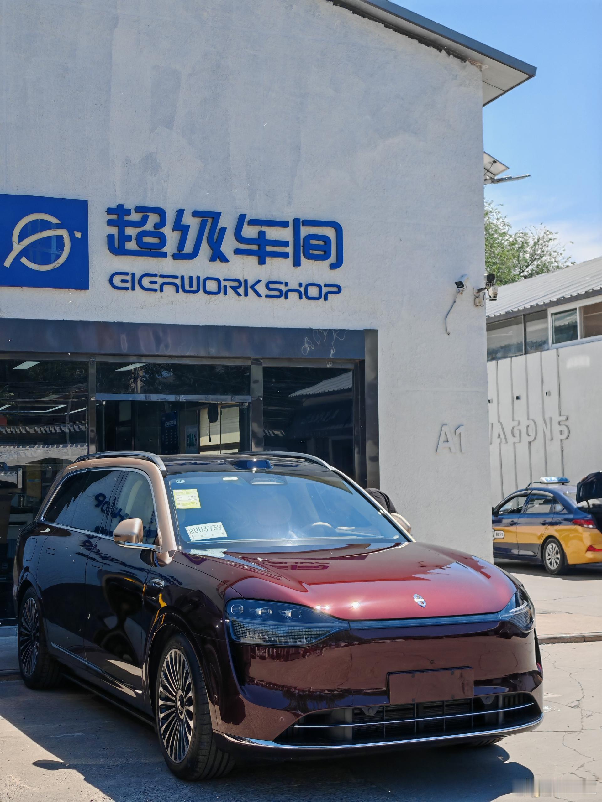 贴完车衣了，年纪轻轻就开上问界M9，我也算是妥妥的人生赢家了吧？[滑稽笑]​​​