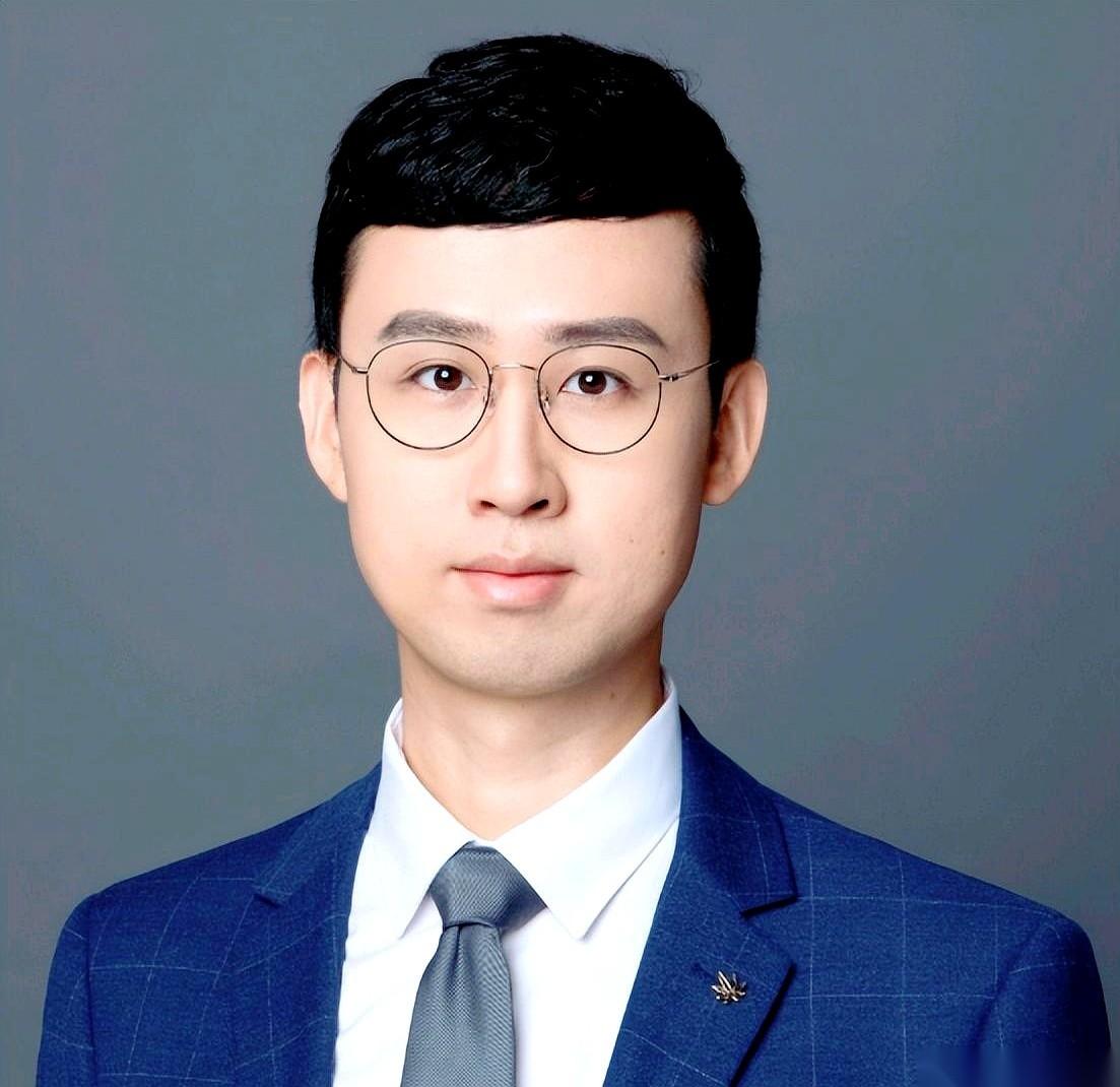 这份关于山西太原青年曹跃的公开履历，信息量极度密集。1992年出生的他，拿下了