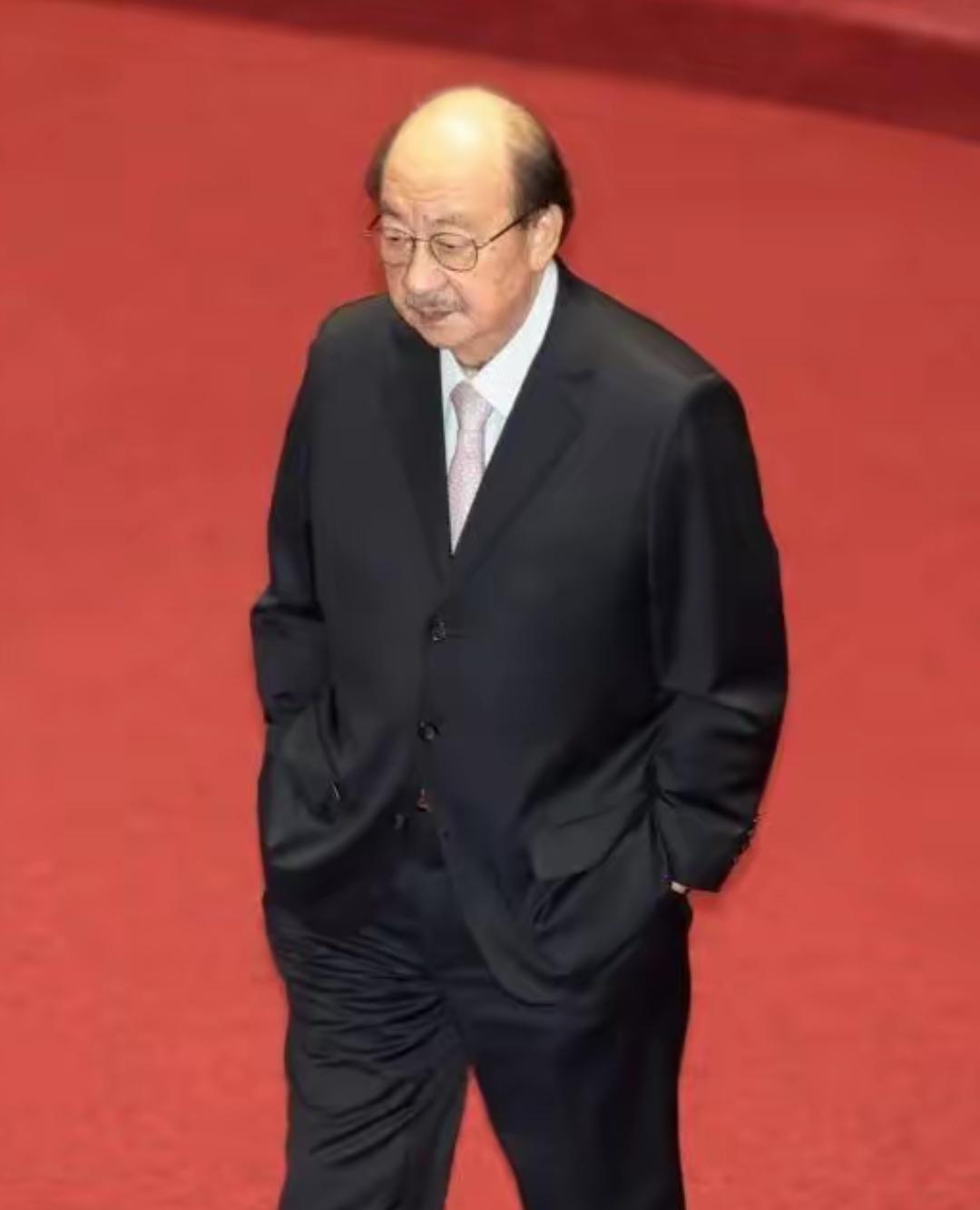 柯建铭终于从民进党立院党团总召的位子上下来了，今天台湾民进党党团改组名单出炉，推