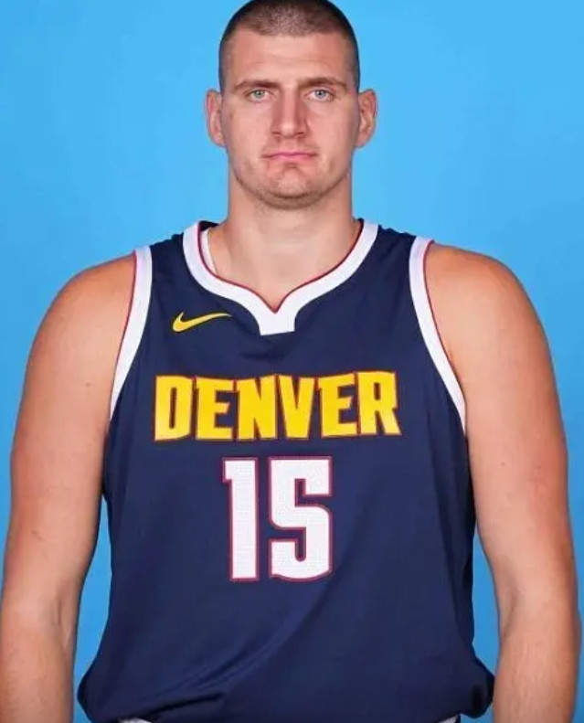 约基奇缺阵的意义你能真正看清楚哪些人是功能性球员，是需要约基奇赋能的球员。我