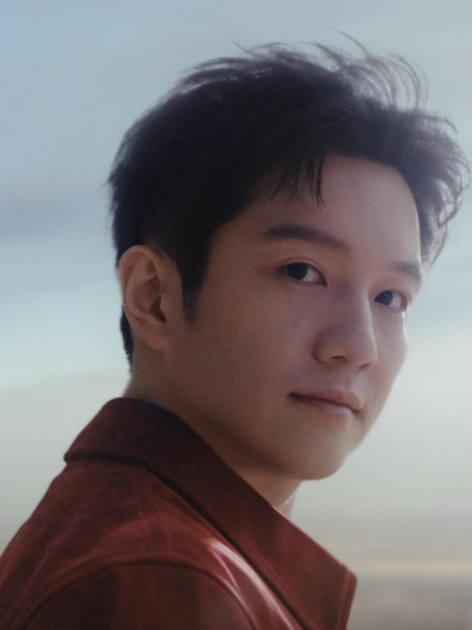 偶然的转身，回眸一看就是我们的振东，特别让人骄傲，白白嫩嫩，实力雄厚！干净坚定