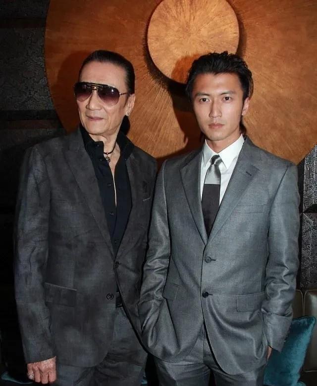 2013年，谢霆锋打电话谢贤：爸，你下来一下，我送个礼物你！谢贤下楼后，才知道儿