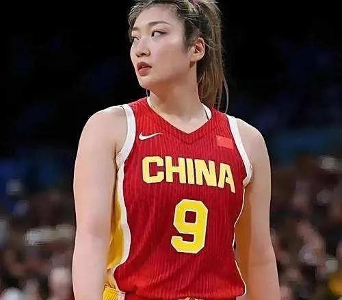 李梦连续两场得分上20，打了谁的脸？全运会女篮已经进行了两场，第一场李梦18分
