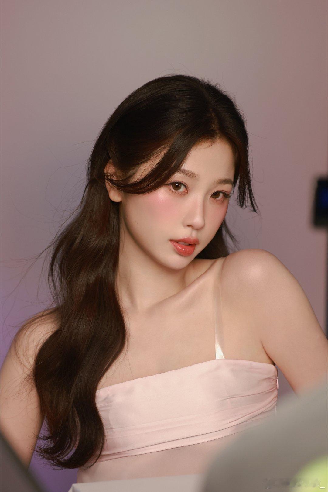 虞书欣欧若风妆容提前入夏欣欣子太美了呜呜呜！果汁少女气息，自然清新，好一个元气少