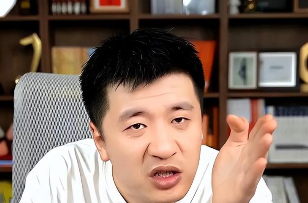 张雪峰有段话，说得又冷又真：“公安局的，孩子在读警校；卫健委的，孩子在学临床；法