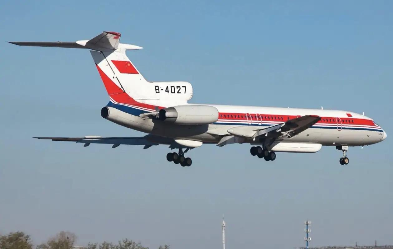 1995年初，空军将两架图-154M客机拉进改装车间。第一批次的改造方向是电子情