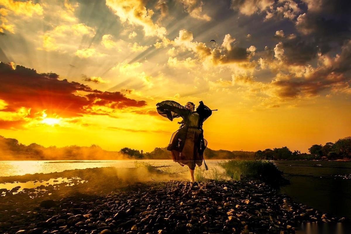 我跟你讲，最狠的不是拿五连发指着你鼻子，也不是让你把刚到手的两百万现金，从后备箱